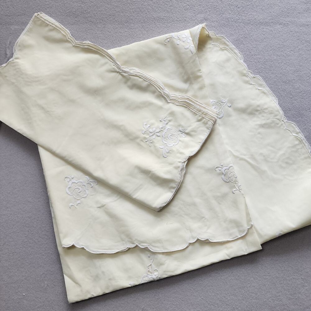 Chinese Embroidered 72" x 72" Tablecloth + 8 Napkin Set Light Yellow